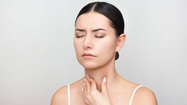 Sabah rutinleri ses sağlığını etkiliyor! Kahve yerine güne ılık bir bardak su ile başlayın 4 Sabah rutinleri ses sağlığını etkiliyor! Kahve yerine güne ılık bir bardak su ile başlayın