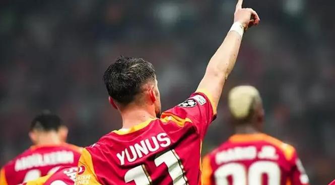 Sahada Büyüleyici Anlar: Ajax - Galatasaray Maçının Canlı Anlatımı!