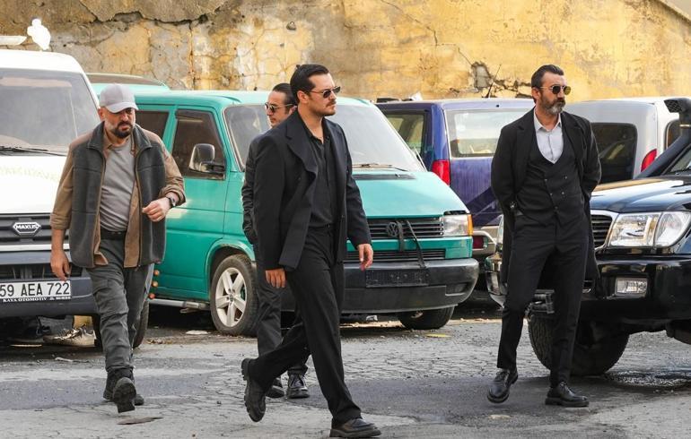 Sahnede fenalaştı, yardımına Eşref koştu 3 Sahnede fenalaştı, yardımına Eşref koştu