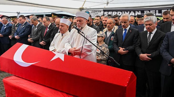 Sakarya şehidini uğurladı… Bakan Uraloğlu cenaze merasimine katıldı