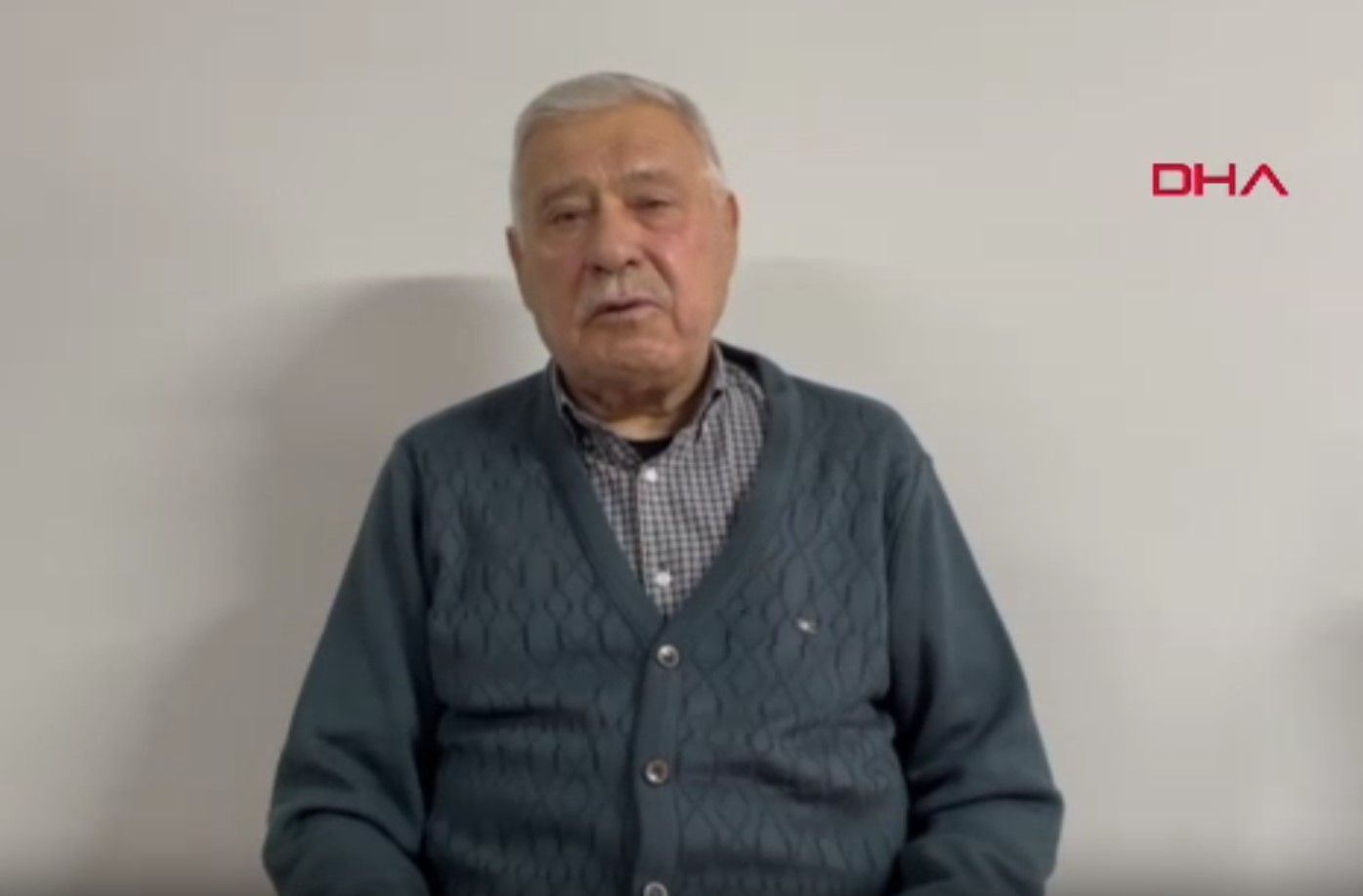 Saldırının Perdesi: Eczacı Teknisyeni ve Yaşlı Adam Arasındaki Gerilim!