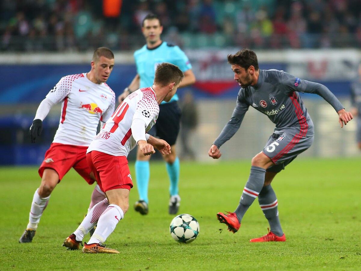 Şampiyonlar Ligi'nde Oynamış Beşiktaşlı Eski Futbolcu, Şimdi Dönerci! 2 Şampiyonlar Ligi'nde Oynamış Beşiktaşlı Eski Futbolcu, Şimdi Dönerci!