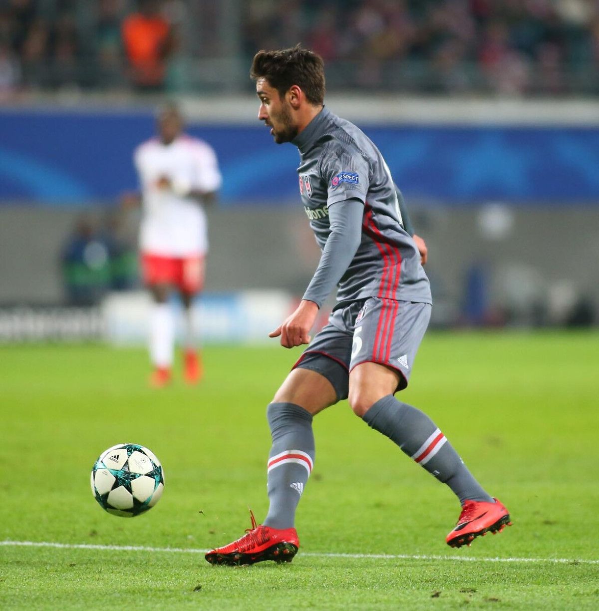 Şampiyonlar Ligi'nde Oynamış Beşiktaşlı Eski Futbolcu, Şimdi Dönerci! 3 Şampiyonlar Ligi'nde Oynamış Beşiktaşlı Eski Futbolcu, Şimdi Dönerci!