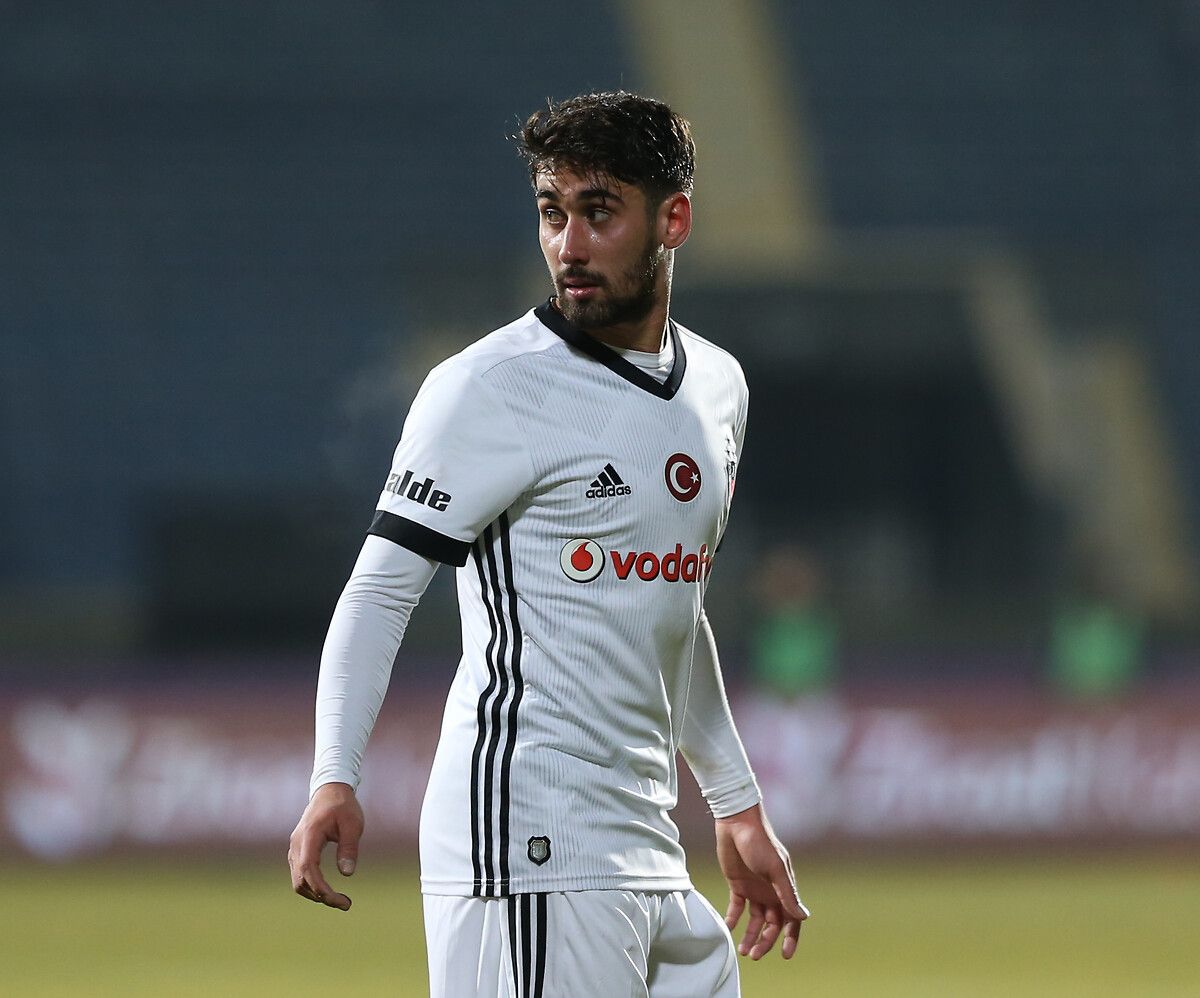 Şampiyonlar Ligi'nde Oynamış Beşiktaşlı Eski Futbolcu, Şimdi Dönerci! 4 Şampiyonlar Ligi'nde Oynamış Beşiktaşlı Eski Futbolcu, Şimdi Dönerci!