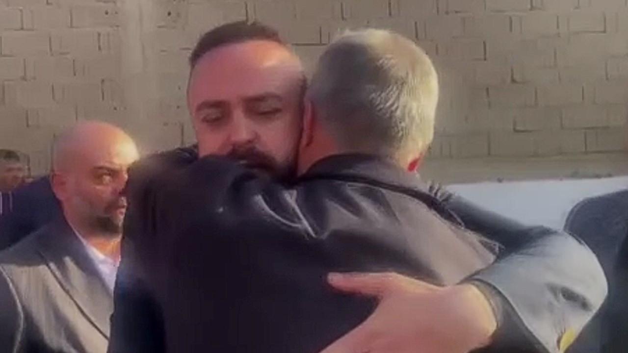 Şehit babası MHP’li başkana sarılıp “Beni Devlet Bahçeli’ye götürün” dedi