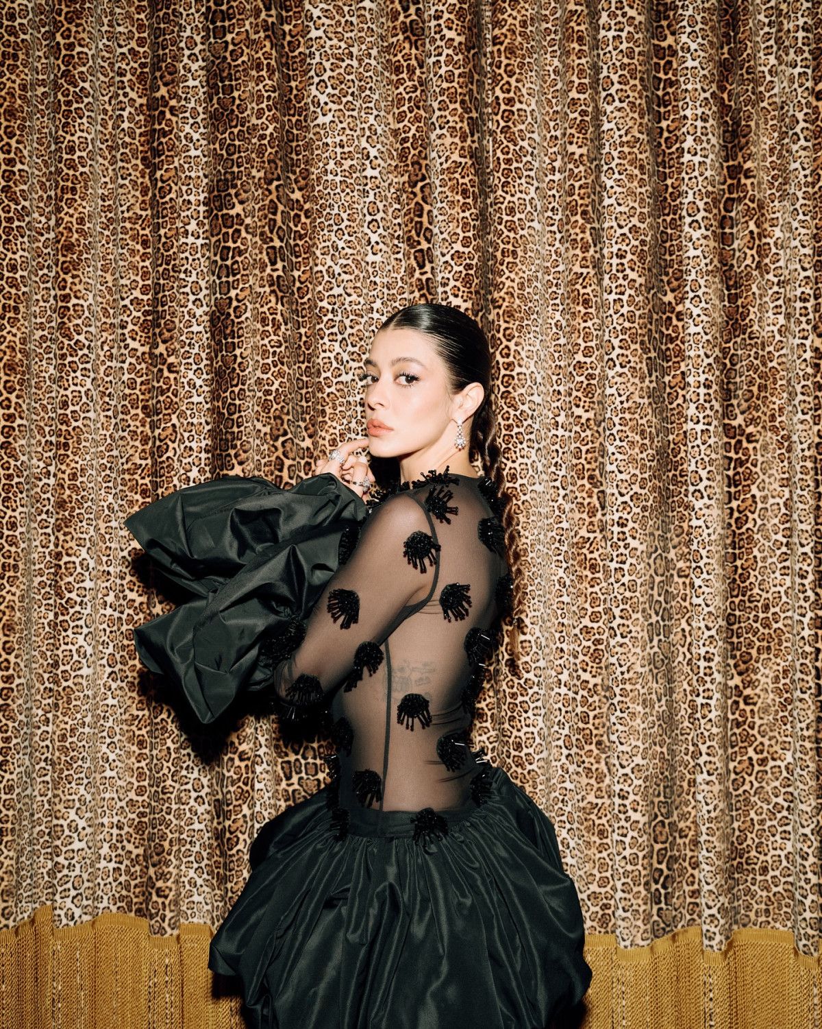 Selin Şekerci'nin Yeni İmajı: Sarışınla Canlanan Güzellik! 3 Selin Şekerci'nin Yeni İmajı: Sarışınla Canlanan Güzellik!