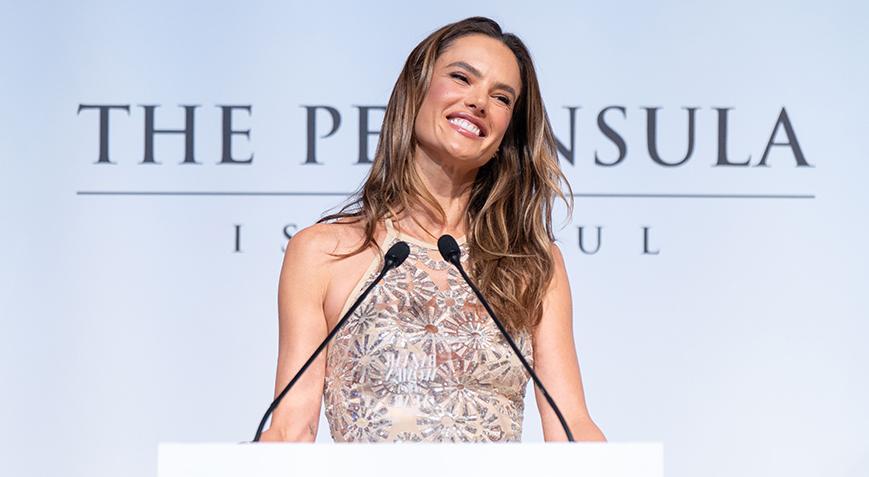 Serenay Sarıkaya dünyaca ünlü yıldızla aynı karede! Yorum yağdı 2 Serenay Sarıkaya dünyaca ünlü yıldızla aynı karede! Yorum yağdı