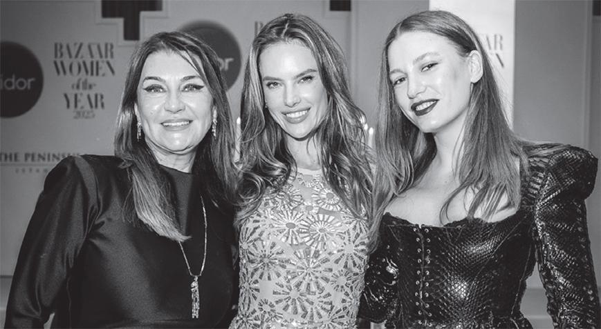 Serenay Sarıkaya dünyaca ünlü yıldızla aynı karede! Yorum yağdı 3 Serenay Sarıkaya dünyaca ünlü yıldızla aynı karede! Yorum yağdı