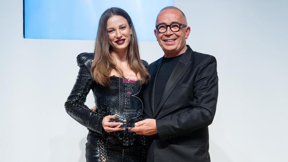 Serenay Sarıkaya: Işıltısıyla Geceyi Büyüleyen Yenilikçi Bir Yıldız!