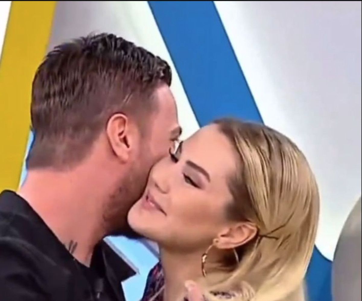 Sinan Akçıl'dan Duygusal Bir Veda: Ece Erken ile Yaşananların Hikayesi