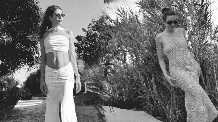 Sinem Kobal'dan siyah beyaz paylaşım! Pozlarına beğeni yağmuru 5 Sinem Kobal'dan siyah beyaz paylaşım! Pozlarına beğeni yağmuru