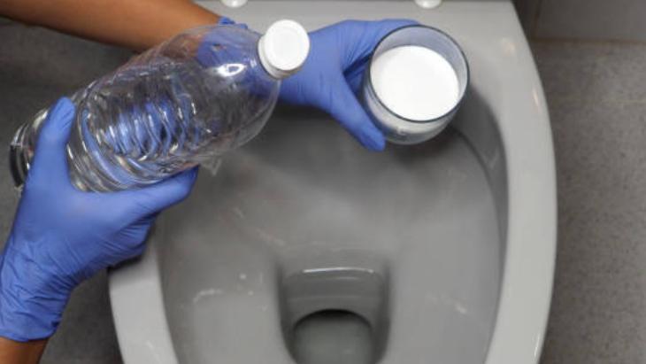 Sirke temizlemiyormuş! Parlatmak için kullanın: Çamaşır suyuyla karışınca zehirliyor