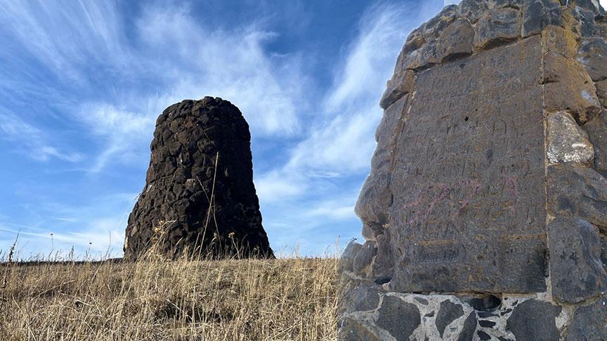 Sırlarla dolu tepe! Üzerindeki yazıların dili bugüne kadar çözülemedi