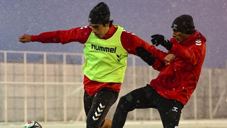 Sivasspor’dan kar altında antrenman!