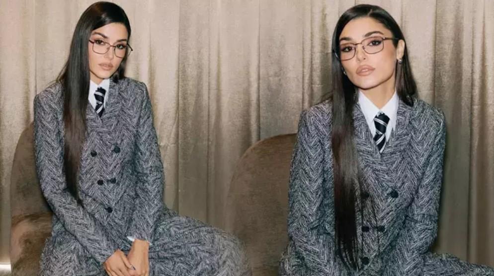 Siyah beyaz kare! Hande Erçel'den kalp emojili paylaşım 3 Siyah beyaz kare! Hande Erçel'den kalp emojili paylaşım