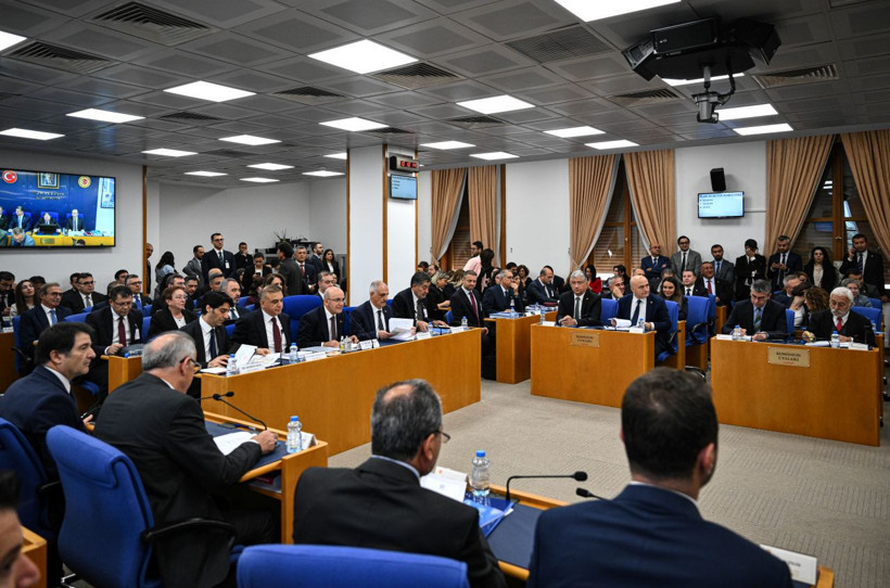 Son Dakika... Bakan Şimşek 2026 bütçesini sundu: Vergi yükümüz uluslararası kıyaslamalara göre yüksek değil 1 Son Dakika... Bakan Şimşek 2026 bütçesini sundu: Vergi yükümüz uluslararası kıyaslamalara göre yüksek değil