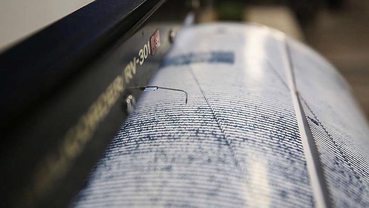 Son dakika: Balıkesir 4.9 büyüklüğünde deprem ile sallandı