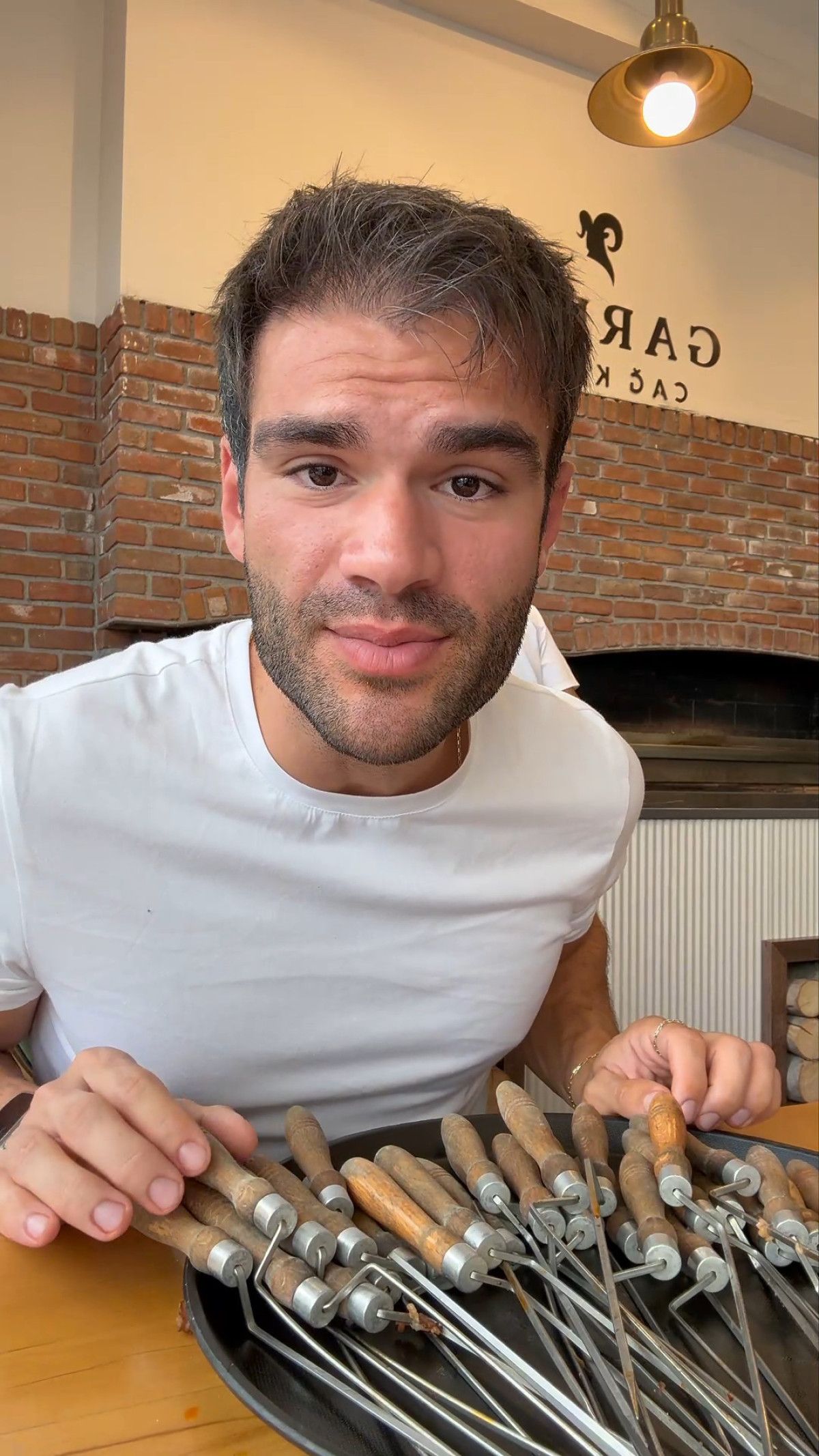 Sosyal Medya Fenomeni, Tek Oturuşta 36 Cağ Kebabıyla Rekor Kırdı! 6 Sosyal Medya Fenomeni, Tek Oturuşta 36 Cağ Kebabıyla Rekor Kırdı!