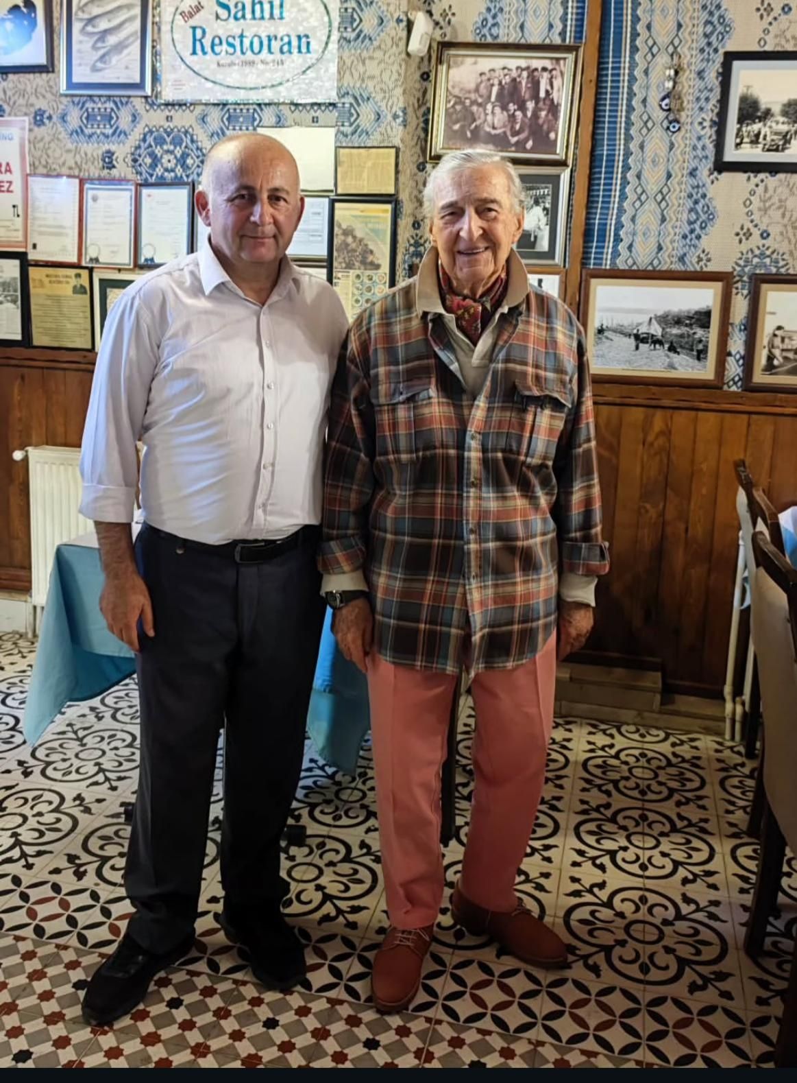 Sürpriz Buluşma: Rahmi Koç ve Murat Ülker'in Aynı Masada Buluştuğu O Anlar 1 Sürpriz Buluşma: Rahmi Koç ve Murat Ülker'in Aynı Masada Buluştuğu O Anlar