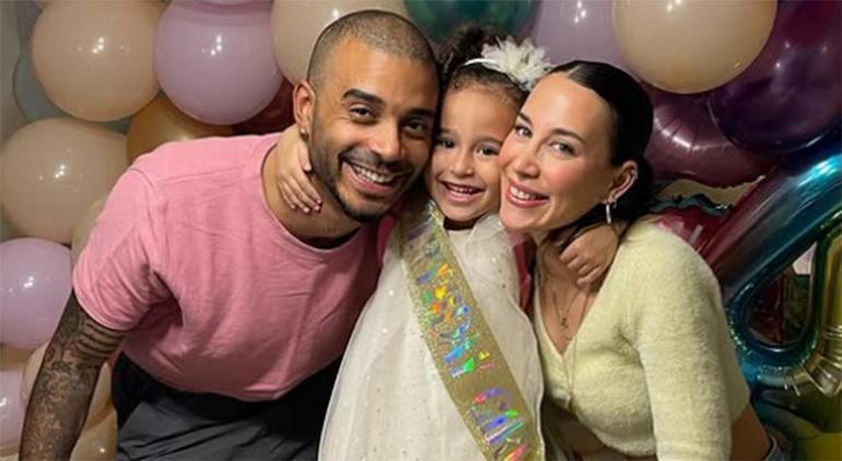 Survivor’da yasak aşk iddialarıyla gündeme gelmişti: Efecan Dianzenza, eski eşi için şarkı yaptı! 2 Survivor’da yasak aşk iddialarıyla gündeme gelmişti: Efecan Dianzenza, eski eşi için şarkı yaptı!