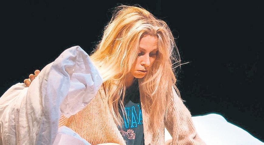 Tek başına perde açtı