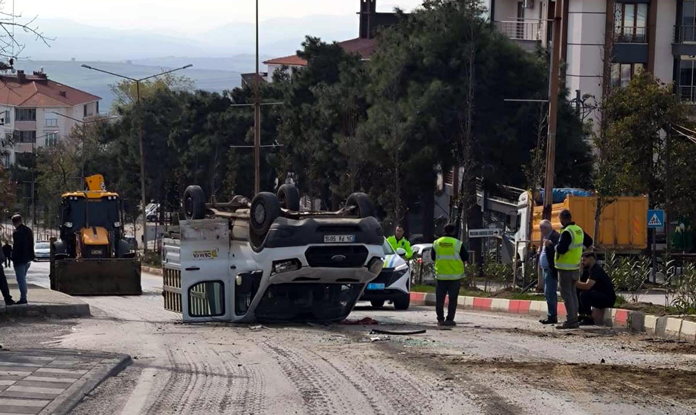 Tekirdağ'da Feci Kaza: Kamyonet Ters Dönerek Dehşet Saçtı!