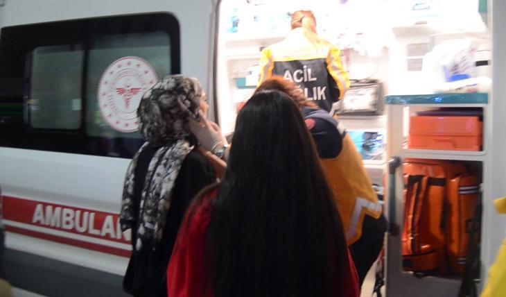 Ters yöne girip dehşet saçan alkollü sürücüyü çevredekiler darbetti