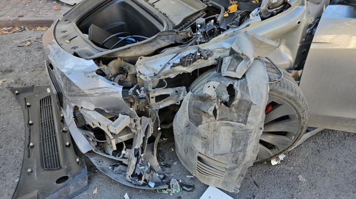 Tesla ile hız denerken aracı perte çıkardı 3 Tesla ile hız denerken aracı perte çıkardı