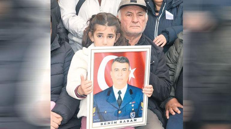 Türkiye şehitlerini uğurladı 1 Türkiye şehitlerini uğurladı
