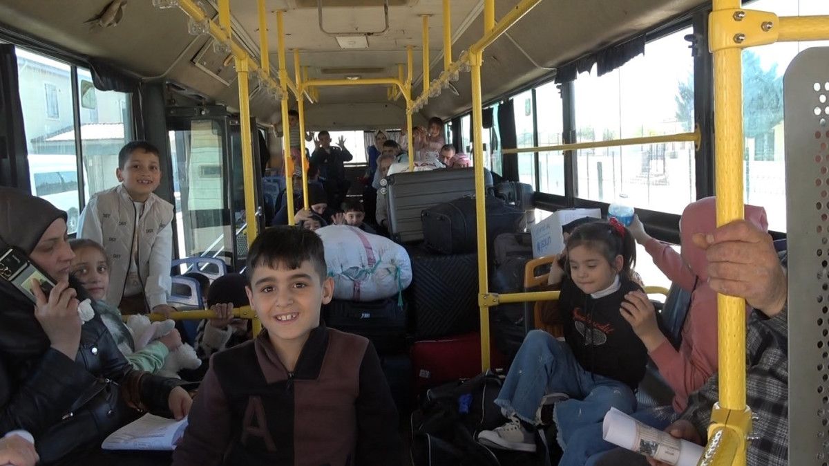 Türkiye'de Büyüyen Suriyeli Genç, Ülkesiyle Bağlarını Türk Bayrağıyla Yeniledi 5 Türkiye'de Büyüyen Suriyeli Genç, Ülkesiyle Bağlarını Türk Bayrağıyla Yeniledi