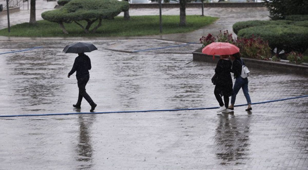 Türkiye'de Yağışlar Batı ve İç Bölgeleri Sarmalıyor: Sıcaklıklar Düşüşe Geçecek!