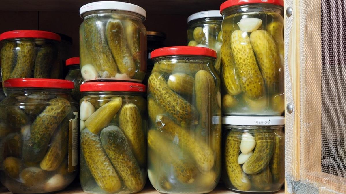 Turşu Suyunu Atmanın Faturası: Bir Damla Hayat Kurtarır!