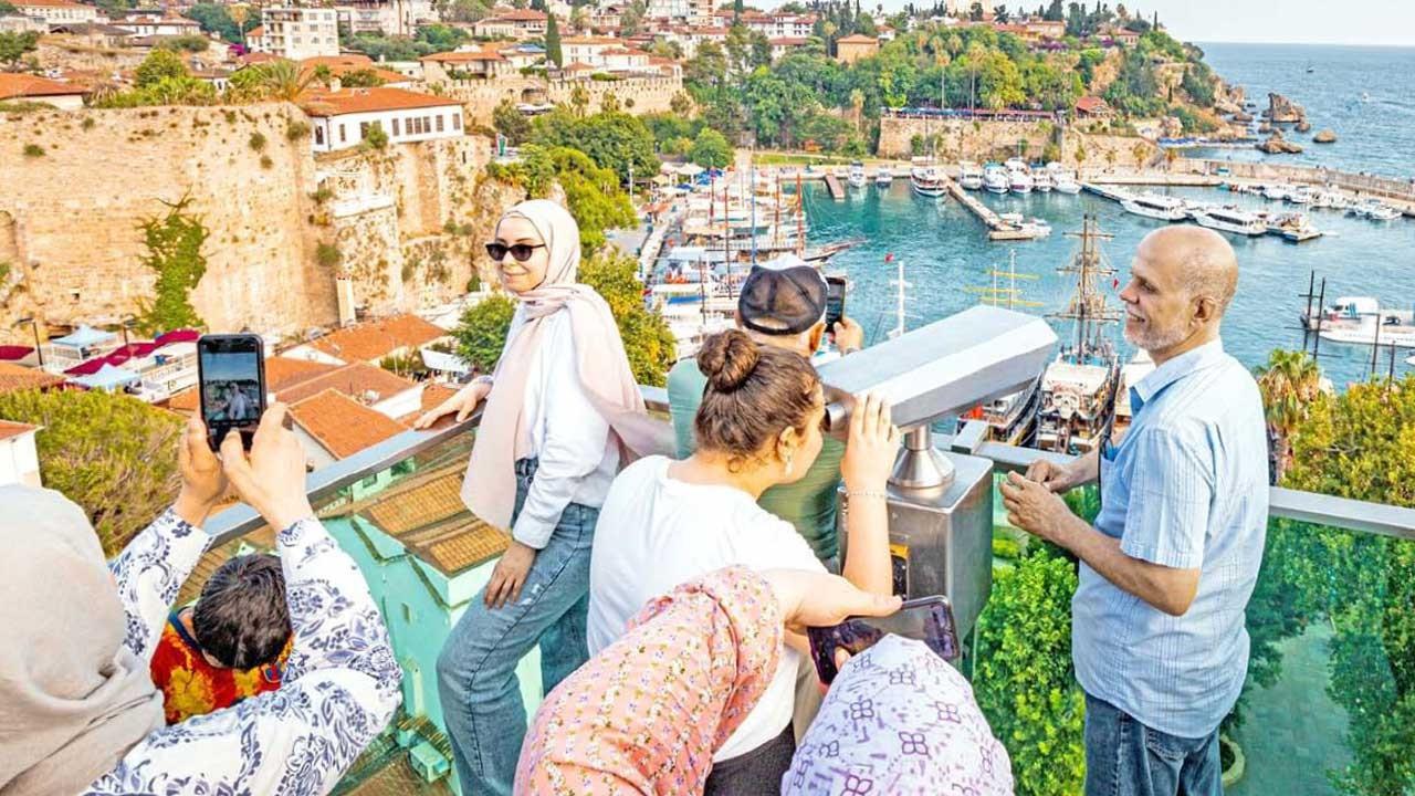 Üçüncü çeyrekte tarihi rekorla turizmde altın çağ yaşanıyor