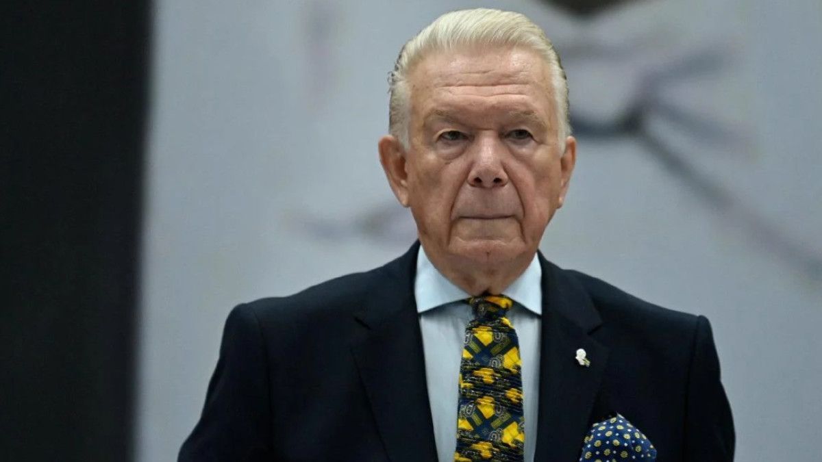 Uğur Dündar, Cenaze Töreninde Fotoğraf Çektirenlere Sert Tepki Gösterdi