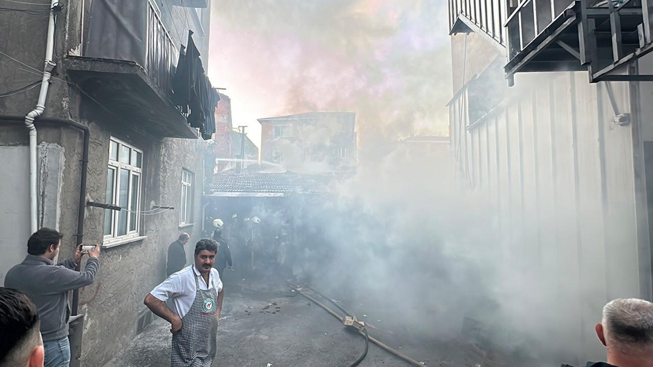 Ümraniye’de korkutan yangın: Bir işçi dumandan etkilendi