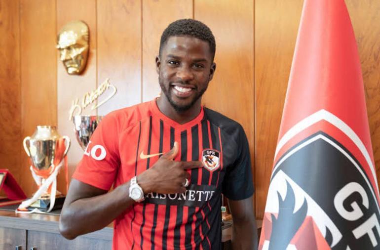 Ünlü futbolcu Papy Djilobodji'nin Sarıyer'de korku dolu anları! AVM'de silah çekildi 1 Ünlü futbolcu Papy Djilobodji'nin Sarıyer'de korku dolu anları! AVM'de silah çekildi