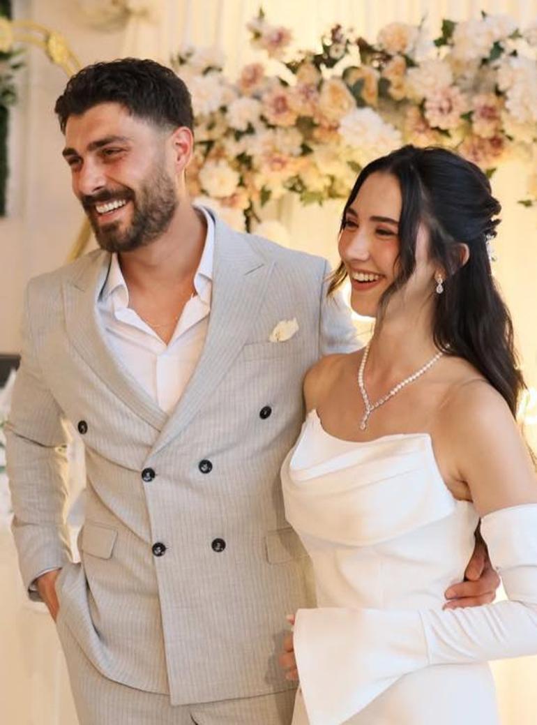 Ünlü oyuncu Ali Öner'in nişanlısı öğretmen çıktı! Memleket ziyaretine gitti 2 Ünlü oyuncu Ali Öner'in nişanlısı öğretmen çıktı! Memleket ziyaretine gitti