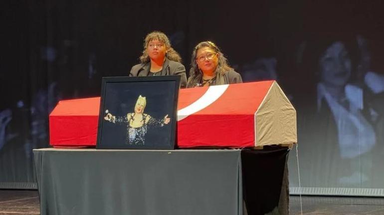 Usta sanatçı Muazzez Abacı’ya veda! Anma törenine sevenleri akın etti 1 Usta sanatçı Muazzez Abacı’ya veda! Anma törenine sevenleri akın etti