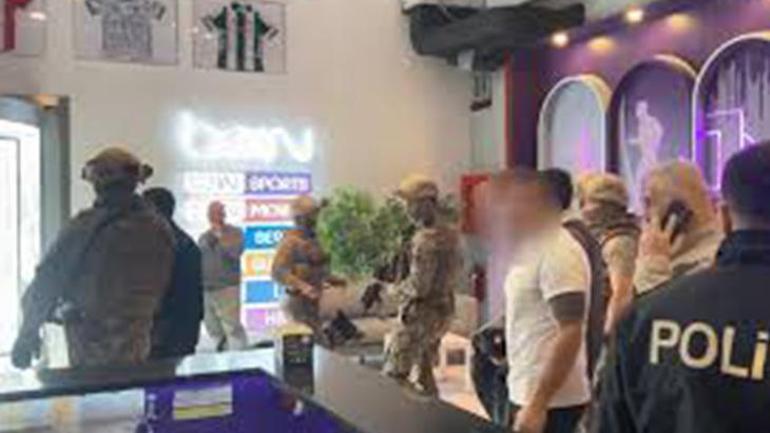 Uygulamadan dinleyip kanalı basmıştı! Ekran kilidi tek kurtarıcı: 'Eşin bile olsa hakkın yok' 3 Uygulamadan dinleyip kanalı basmıştı! Ekran kilidi tek kurtarıcı: 'Eşin bile olsa hakkın yok'