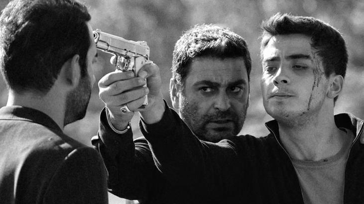 Uzak Şehir setinden paylaştı! Atakan Özkaya'nın karelerine beğeni yağmuru 4 Uzak Şehir setinden paylaştı! Atakan Özkaya'nın karelerine beğeni yağmuru