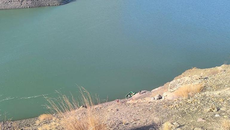 Van’da otomobil baraj gölüne yuvarlandı! 1 ölü: 2 kişi aranıyor