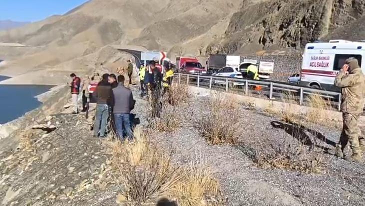 Van’da otomobil baraj gölüne yuvarlandı! 1 ölü: 2 kişi aranıyor