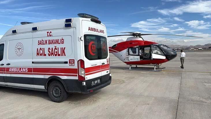 Van’da trafik kazası sonrası zamanla yarış! Yaralı vatandaş helikopterle kurtarıldı