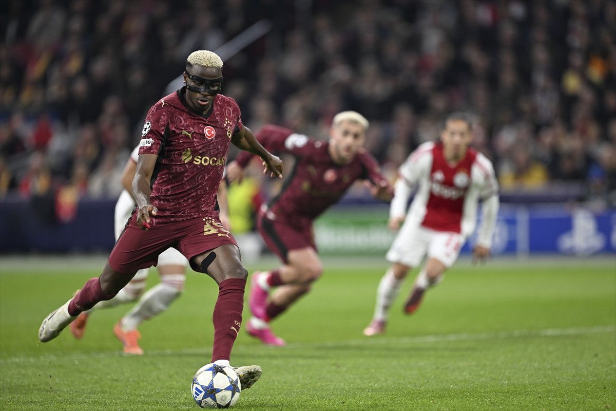 Victor Osimhen'den Ajax'a Karşı Muazzam Hat-Trick: Futbol Şöleni! 2 Victor Osimhen'den Ajax'a Karşı Muazzam Hat-Trick: Futbol Şöleni!
