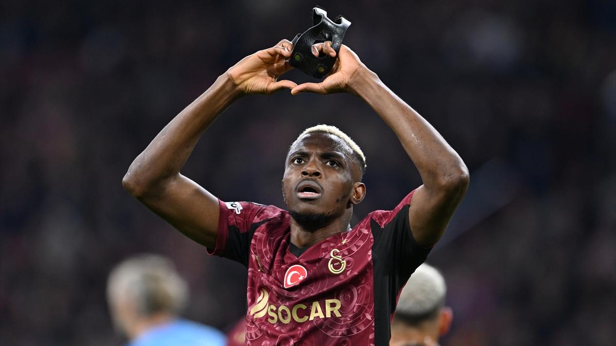 Victor Osimhen’den Ajax’a Karşı Muazzam Hat-Trick: Futbol Şöleni!