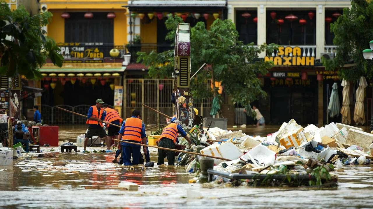 Vietnam’ı sel ve heyelan vurdu: 28 ölü