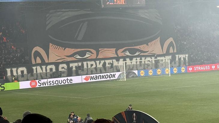 Viktoria Plzen-Fenerbahçe maçında tepki çeken pankart!
