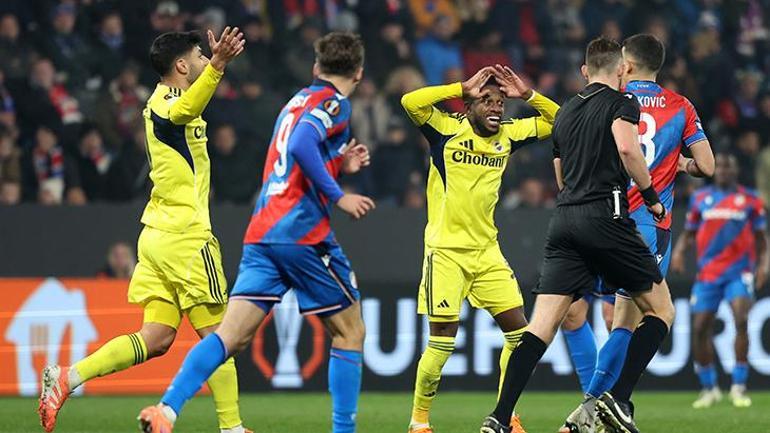 Viktoria Plzen maçında Fenerbahçe'den hakeme penaltı isyanı! 3 yıl önce aynı hatayı yaptığı ortaya çıktı 2 Viktoria Plzen maçında Fenerbahçe'den hakeme penaltı isyanı! 3 yıl önce aynı hatayı yaptığı ortaya çıktı