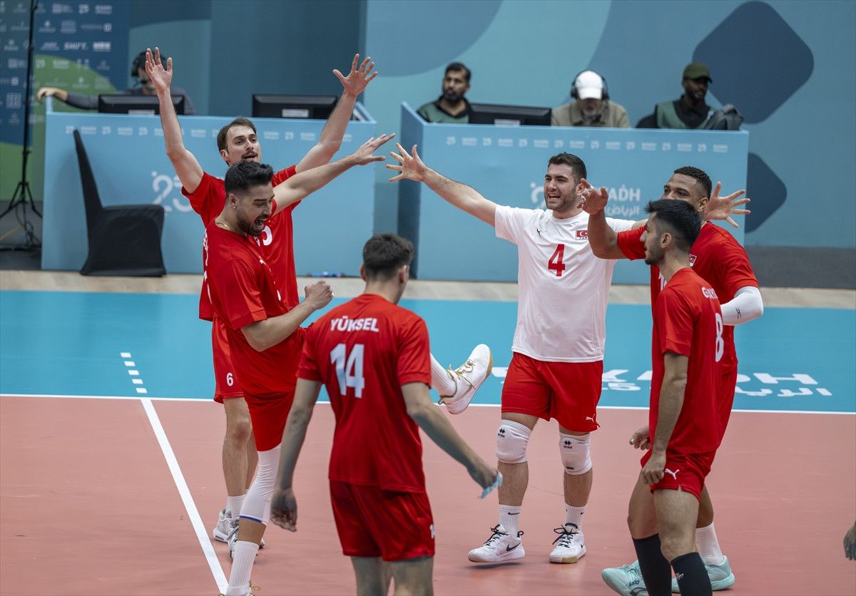 Voleybolda Tarihi An: Erkek Milli Takımımız Katar'ı Geride Bıraktı!
