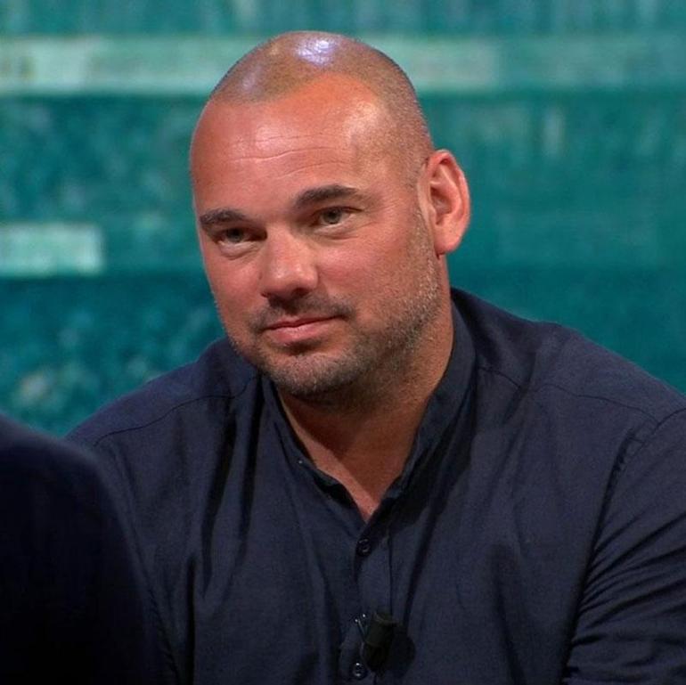 Wesley Sneijder'den Galatasaray savunmasına eleştiri: Gereksiz hata yapıyorlar 1 Wesley Sneijder'den Galatasaray savunmasına eleştiri: Gereksiz hata yapıyorlar